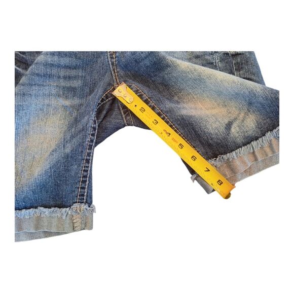 Distressed Denim Shorts Modest Length Cuffed Embroidered Jrs size 5 EUC Truce - Picture 9 of 11